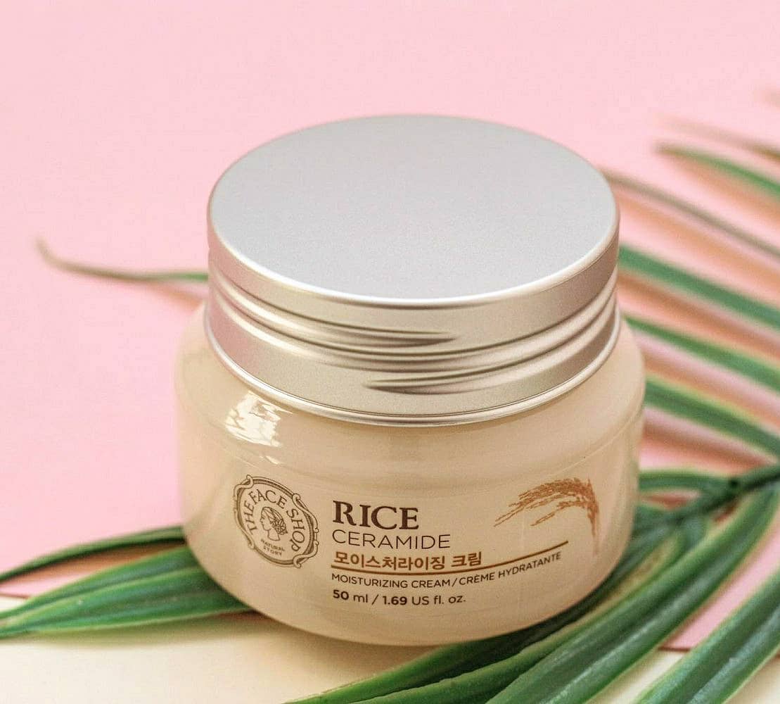 "The Face Shop Rice Ceramide Moisturizing Cream – হালকা, مغনিস্বপূর্ণ রাইস সিরামাইড ময়েশ্চারাইজার, যা ত্বককে গভীর থেকে হাইড্রেট করে এবং মসৃণতা প্রদান করে"