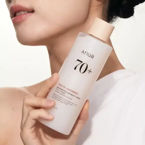 Anua Rice 70% Glow Milky Toner – ৭০% চালের নির্যাসযুক্ত কোরিয়ান স্কিনকেয়ার টোনার, ২৫০ml বোতল, ত্বক উজ্জ্বল ও হাইড্রেট রাখতে সহায়ক।