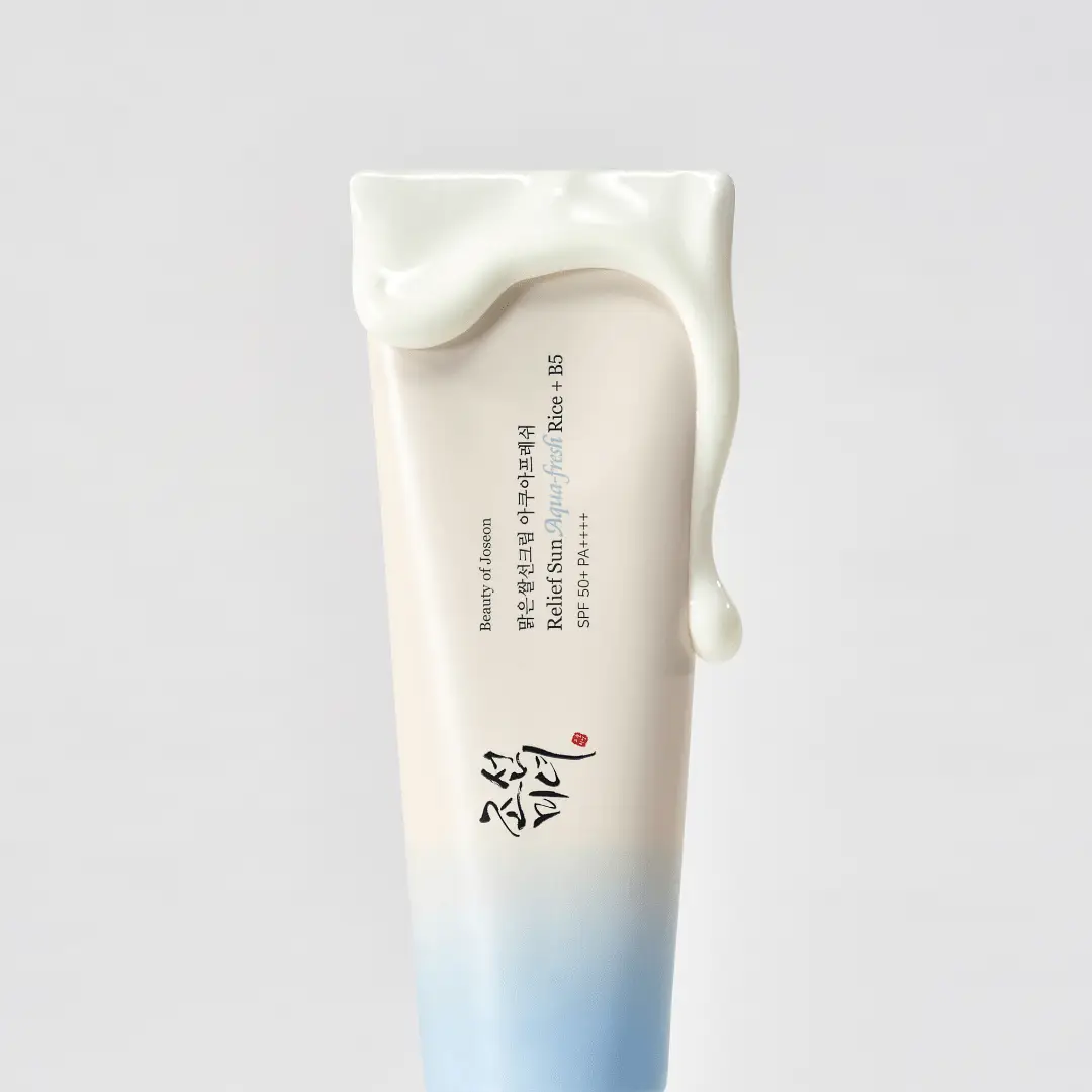 "Beauty of Joseon Relief Sun – Rice + Probiotics SPF 50+ PA++++, হালকা ও ময়েশ্চারাইজিং কোরিয়ান সানস্ক্রিন, যা রোদ থেকে সুরক্ষা দেয় এবং ত্বকে উজ্জ্বলতা ও আর্দ্রতা যোগায়।"