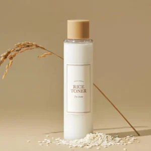 I’m From Rice Toner 150ml বোতল, সাদা রঙের রাইস এক্সট্র্যাক্ট সমৃদ্ধ হাইড্রেটিং টোনার, যা ত্বক উজ্জ্বল, নরম ও ময়েশ্চারাইজড রাখতে সাহায্য করে।